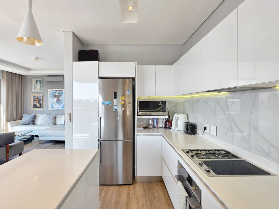 To Let 2 Bedroom Property for Rent in Green Point Western Cape